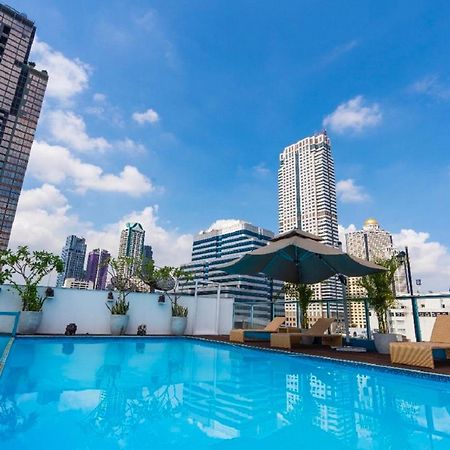Sapphire Hotel Silom בנגקוק מראה חיצוני תמונה The pool at the rooftop of the hotel