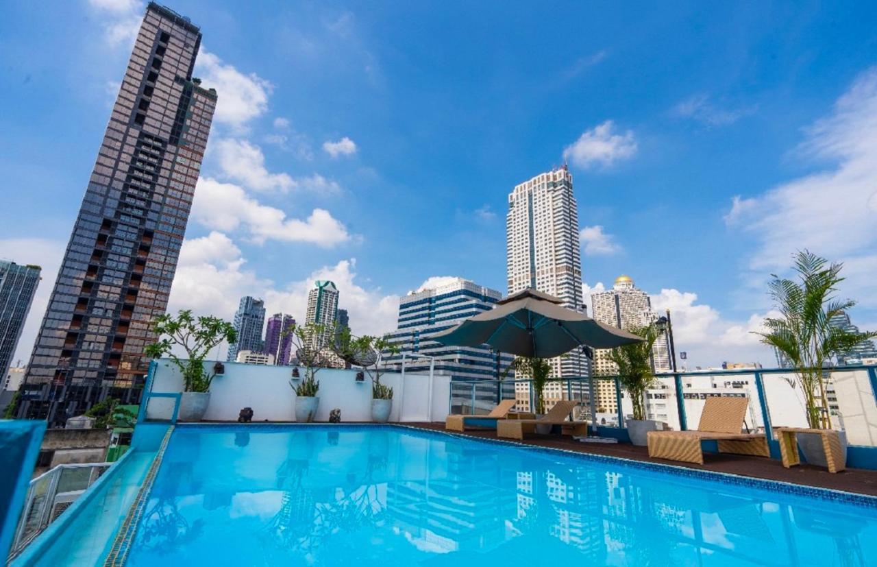 Sapphire Hotel Silom בנגקוק מראה חיצוני תמונה The pool at the rooftop of the hotel