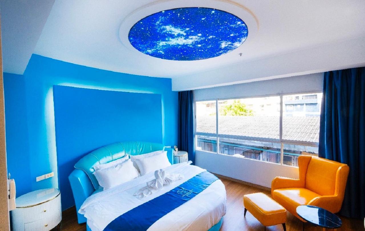 Sapphire Hotel Silom בנגקוק מראה חיצוני תמונה A room at the hotel