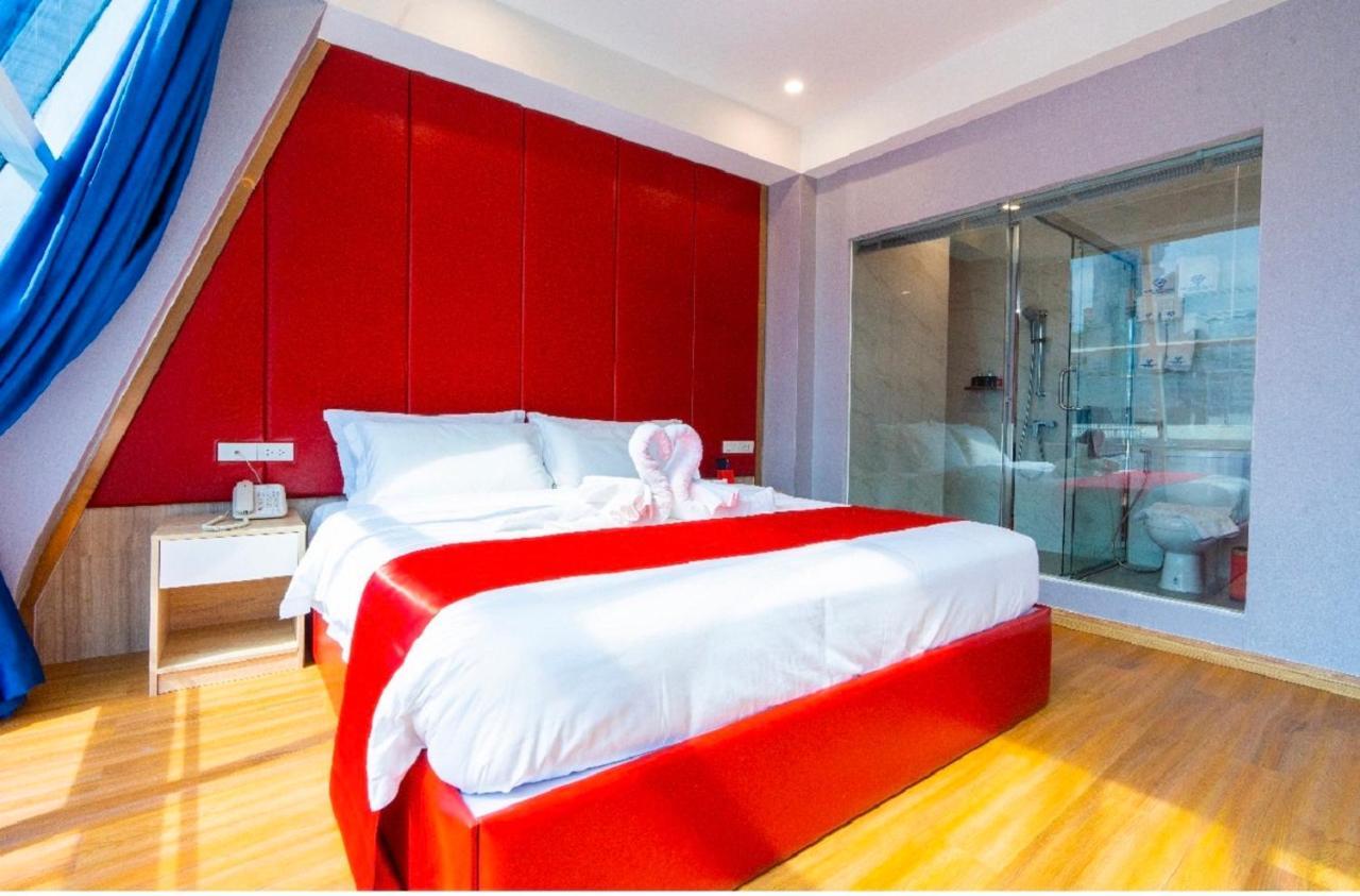 Sapphire Hotel Silom בנגקוק מראה חיצוני תמונה A room at the hotel