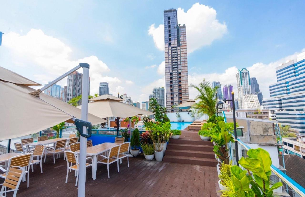 Sapphire Hotel Silom בנגקוק מראה חיצוני תמונה Rooftop pool at the hotel