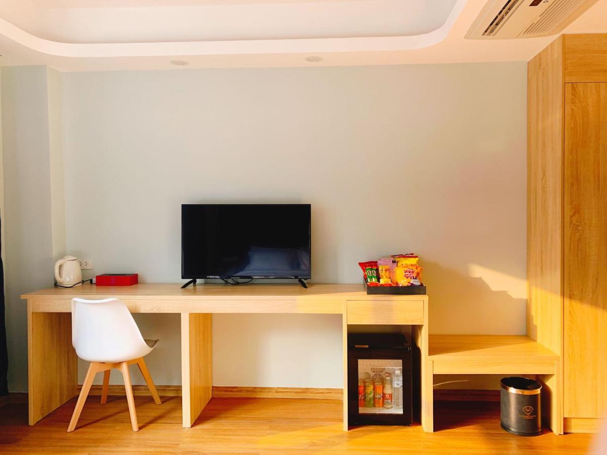 Sapphire Hotel Silom בנגקוק מראה חיצוני תמונה A room at the hotel