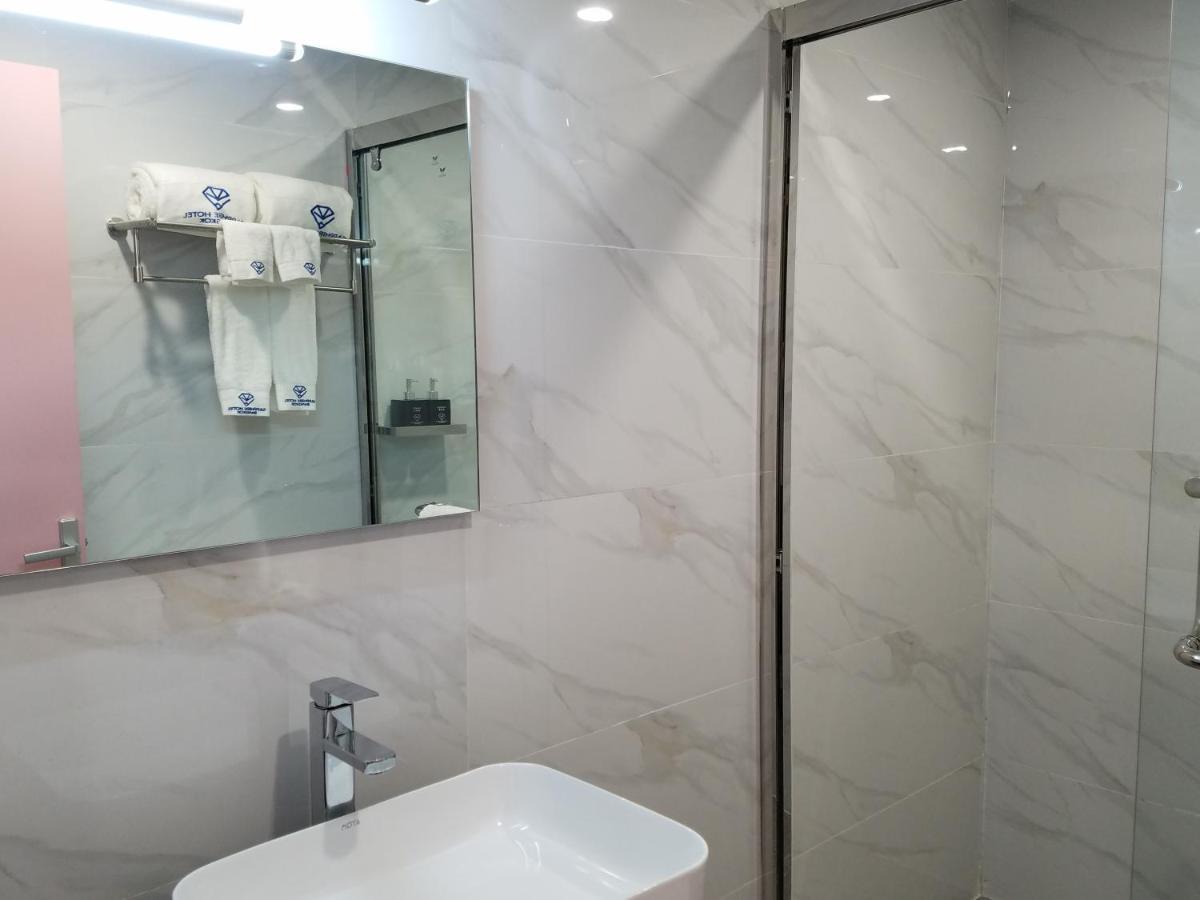 Sapphire Hotel Silom בנגקוק מראה חיצוני תמונה Bathroom